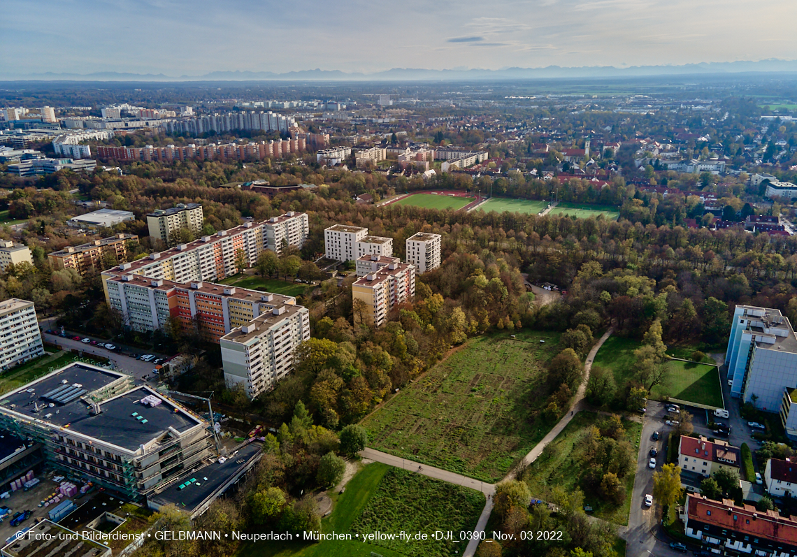 03.11.2022 -  Ostparksee mit Umgebung in Neuperlach